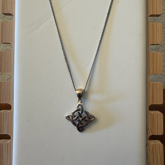 Sterling Silver Celtic Knot Pendant Necklace, 925 Sterling Chain & Pendant, EUC - Picture 4 of 8